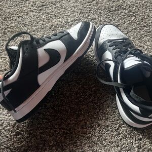Nike Men's Black and White Sneakers